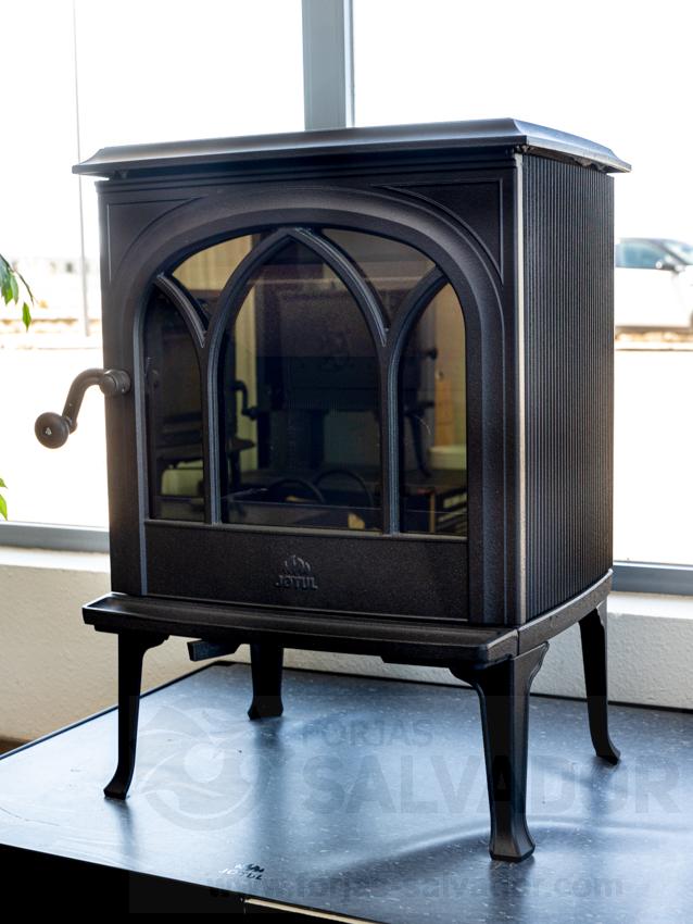 Puede ver Jotul F200 LL en nuestro showroom.